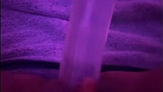 Подросток трахает себя тайно от родителей - порно видео