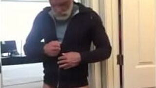 Зрелый мужчина - порно видео