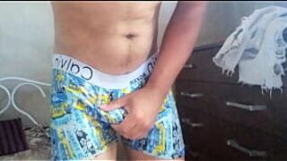 Просыпаясь, чтобы ударить один - порно видео