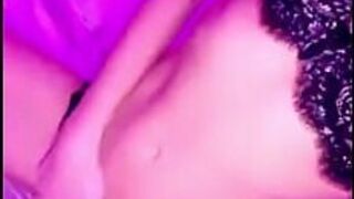 Сняв одежду для хорошего подразнить - порно видео