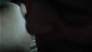 Сосет серебряный член - порно видео