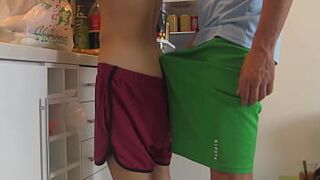 Соседи без презерватива - порно видео