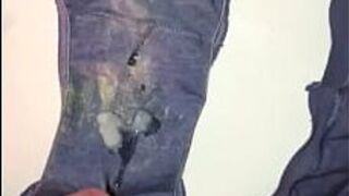 Кончил на грязные трусики - порно видео