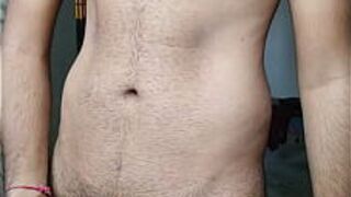 Индийский волосатый парень в отеле ублажает себя - порно видео