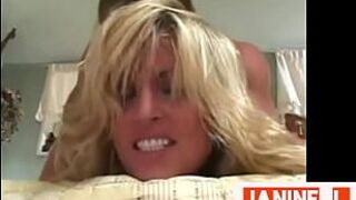 Два парня одна Жанин - порно видео