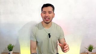 Босс-бариста заставляет нового сотрудника столовой сосать свой член на складе и в рабочих туалетах! сексуальная история - порно видео