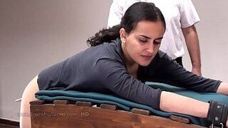 Ясмина порка палкой - порно видео