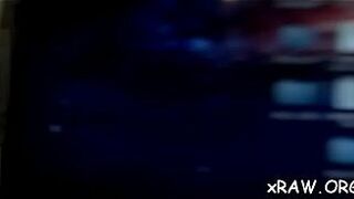 Брюнетка дикое столкновение с одноглазым монстром - порно видео