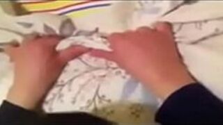 Она заходит в ванную, принимает душ, греется и ждет семь с половиной на трассе. - порно видео