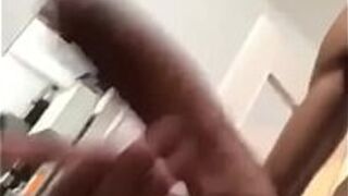 Худенькая пухлая дрочит свой тяжелый хуй - порно видео