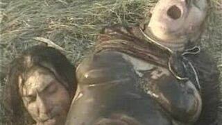 Грязный трах на улице - порно видео