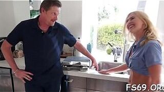 секс с совершеннолетней шлюхой - порно видео