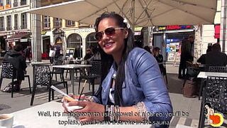 Сексуальная брюнетка-стюардесса Клели впервые пробует развратную сауну - порно видео