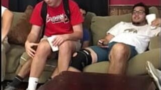 Ближний Восток незаметно трахает студента - порно видео