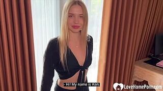 Горячая русская крошка пожирает мой твердый член - порно видео