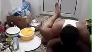 Водитель дома трахает Гаддаму - порно видео