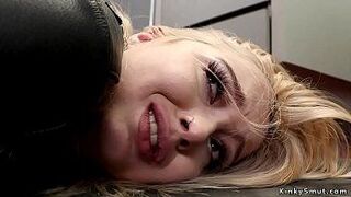 Лесбиянка-пациентка трахается в анал с доктором - порно видео