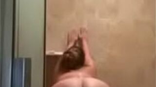 Показ обнаженного душа - порно видео