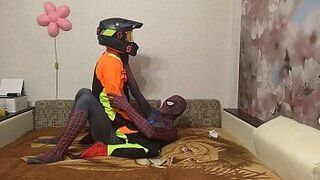 гей человек паук х мотокросс - порно видео