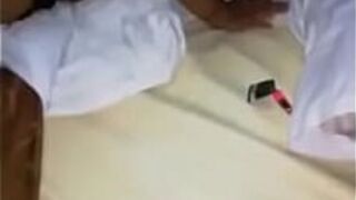 молодая женщина занимается сексом со своим отцом - порно видео