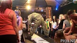 Бесплатный хардкор групповой секс - порно видео